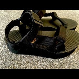 Teva women’s flatform universal sandal